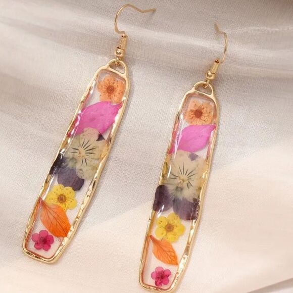 Pressed Flower Resin Drop Earrings - Picture 3 of 4